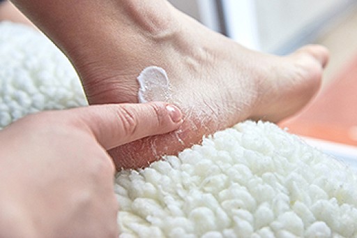 Moisturize to Help Heal Dry Cracked Heels | Vaseline®